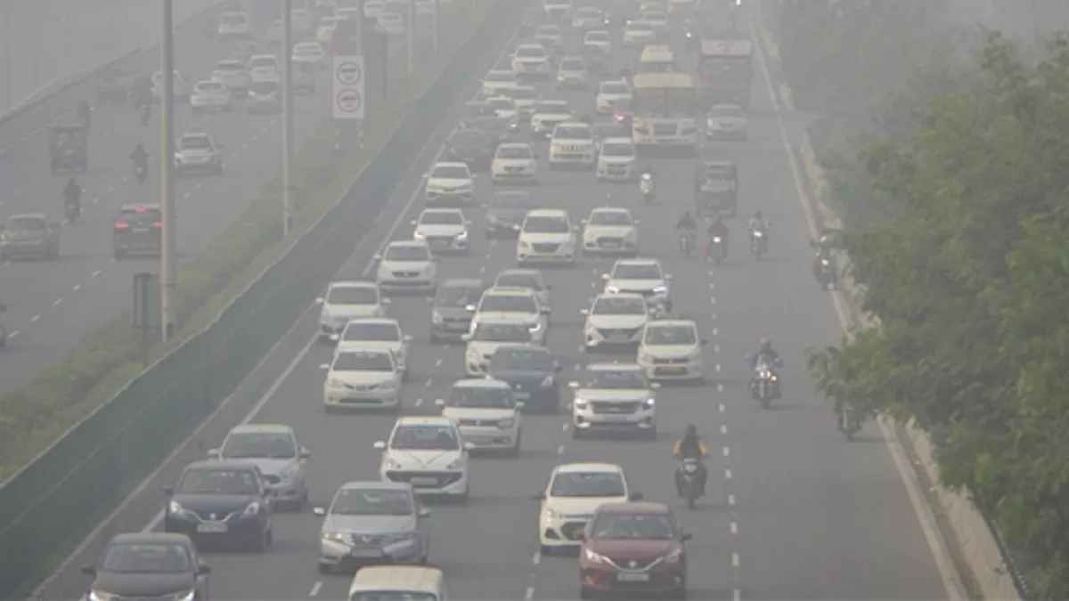 गैस चैंबर बनी दिल्ली: वायु गुणवत्ता और बिगड़ी, AQI 'गंभीर' श्रेणी में पहुंचा