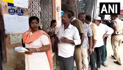 बिहार चुनाव के अंतिम चरण का मतदान जारी, दोपहर 1 बजे तक लगभग 47.62% मतदान दर्ज, 122 सीटों पर 1302 उम्मीदवारों के भाग्य का होगा फैसला