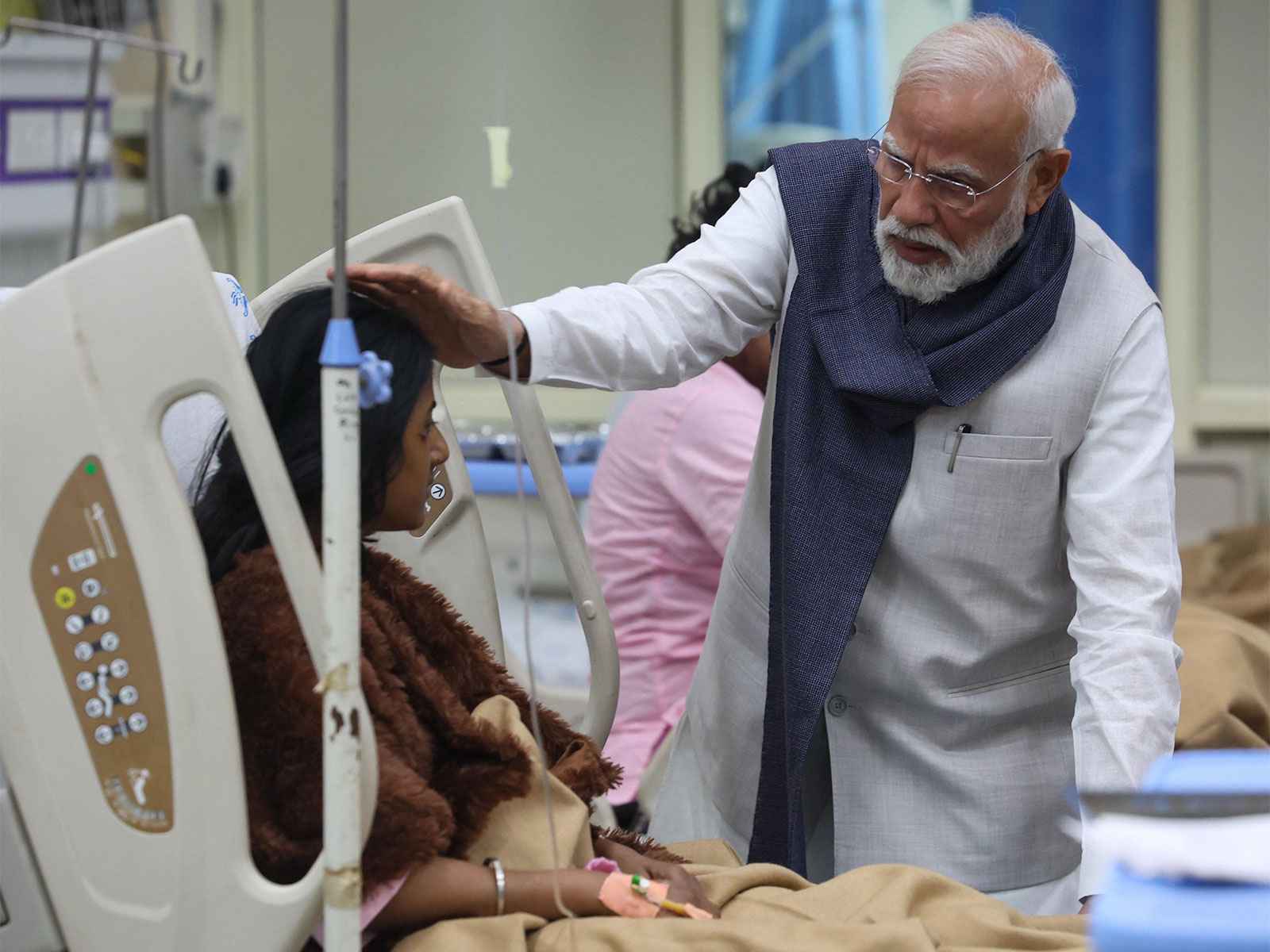 भूटान से लौटते ही LNJP अस्पताल पहुंचे पीएम मोदी, दिल्ली विस्फोट के घायल पीड़ितों से मिले