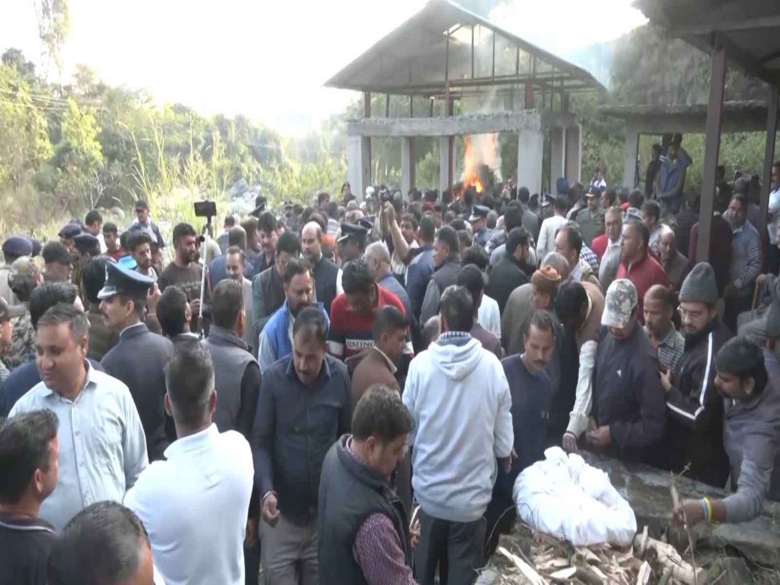 तेजस क्रैश: विंग कमांडर नमांश स्याल को नम आंखों से दी गई विदाई, पैतृक गांव में हुआ अंतिम संस्कार