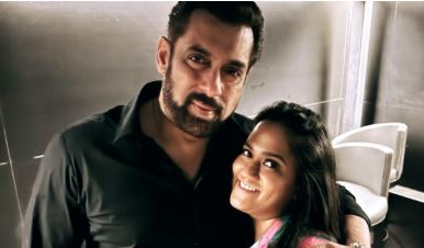 आप हमारी दुनिया हैं: अर्पिता खान ने सलीम खान के 90वें जन्मदिन पर भावुक संदेश लिखा