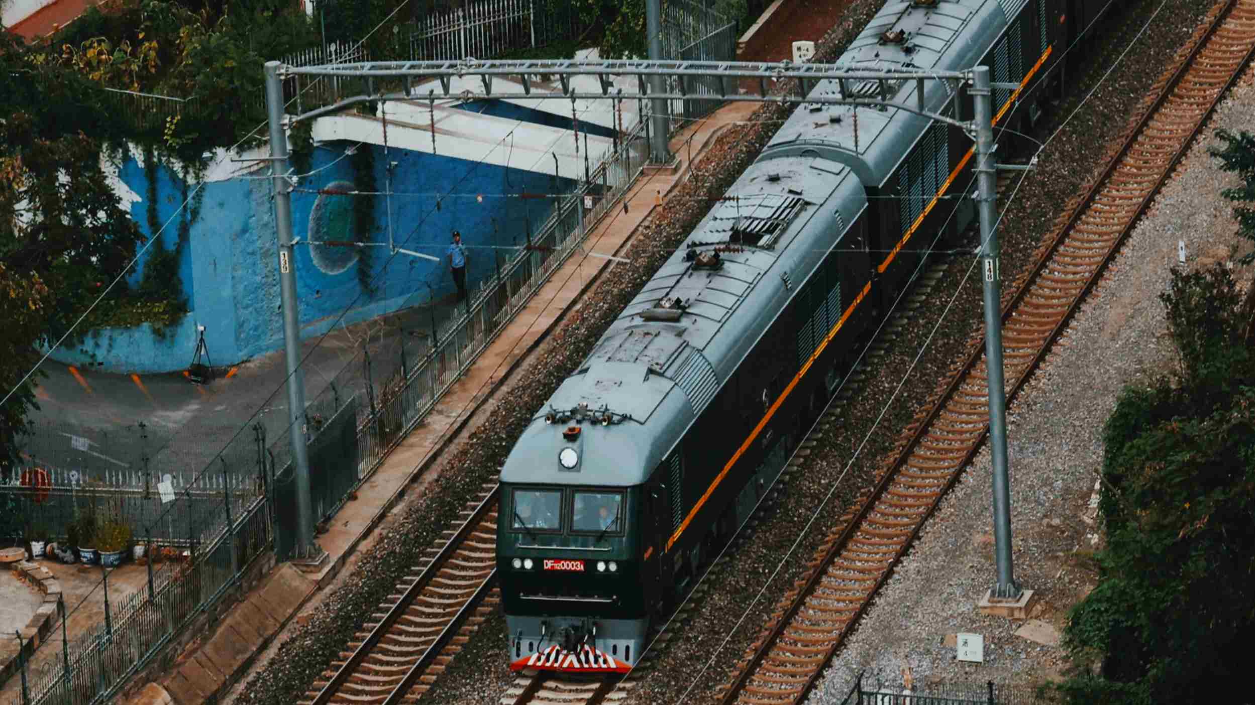 चीन के कुनमिंग में परीक्षण ट्रेन की चपेट में आने से 11 लोगों की मौत, जांच जारी