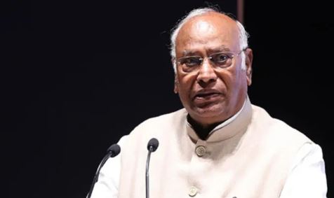 मोदी सरकार मजदूर विरोधी, श्रम संहिता से रोजगार की सुरक्षा को खतरा: मल्लिकार्जुन खड़गे