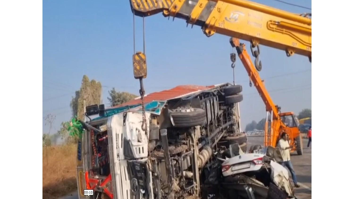 हरियाणा: करनाल में ट्रक ने कार और बाइक को टक्कर मारी, 4 की मौत, कई घायल