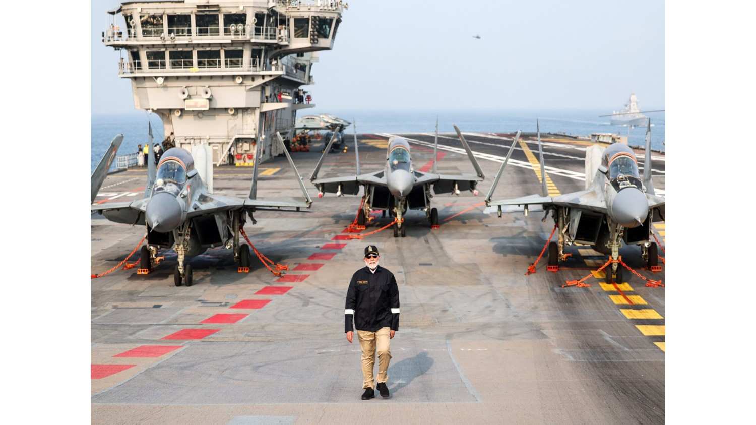 प्रधानमंत्री मोदी ने नौसेना दिवस की शुभकामनाएं दीं, आईएनएस विक्रांत पर बिताई दिवाली को किया याद