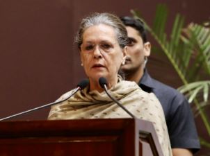 सरकार की जिम्मेदारी है कि वह वायु प्रदूषण से निपटने के लिए कुछ करे: सोनिया गांधी