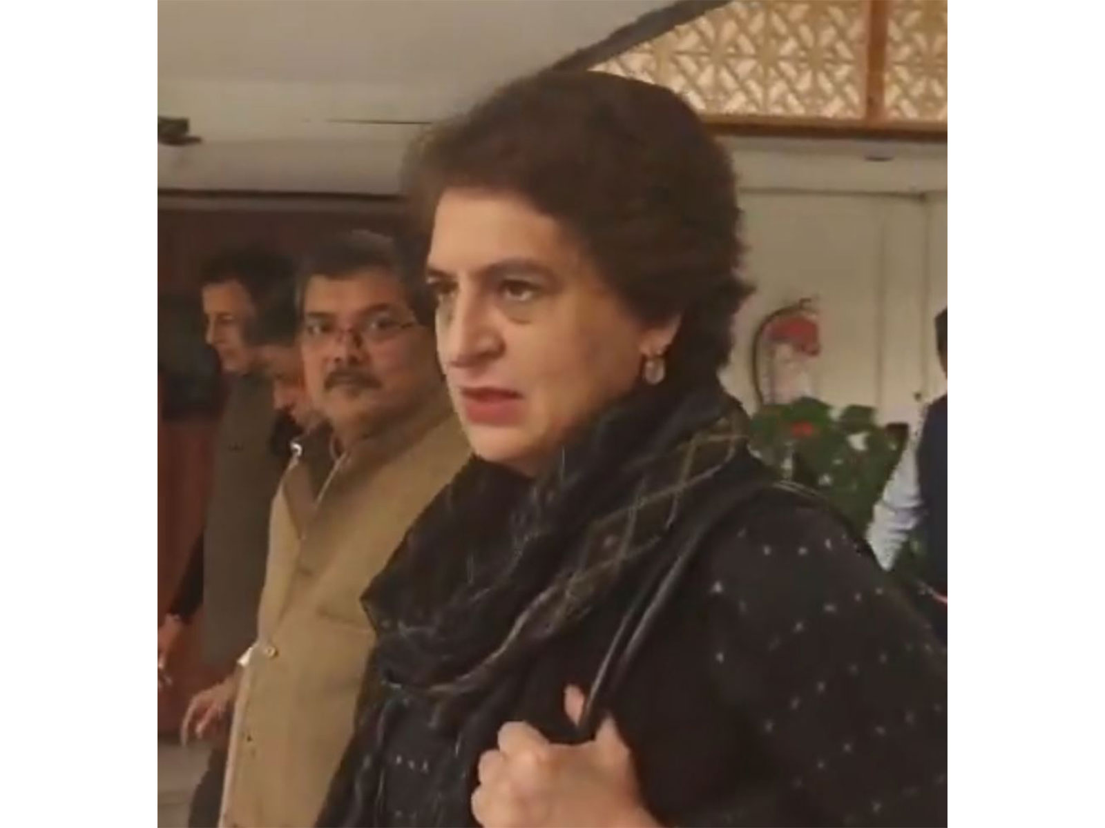 प्रियंका गांधी ने राहुल गांधी के 'विदेशी गणमान्य व्यक्तियों' वाले आरोप पर भाजपा के खंडन का दिया जवाब