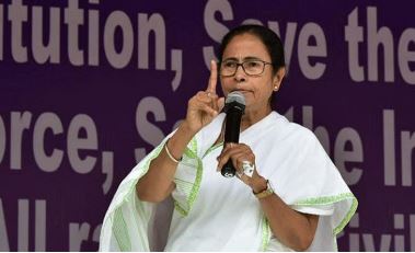 ममता बनर्जी ने उड़ानों में व्यवधान के लिए केंद्र को जिम्मेदार ठहराया