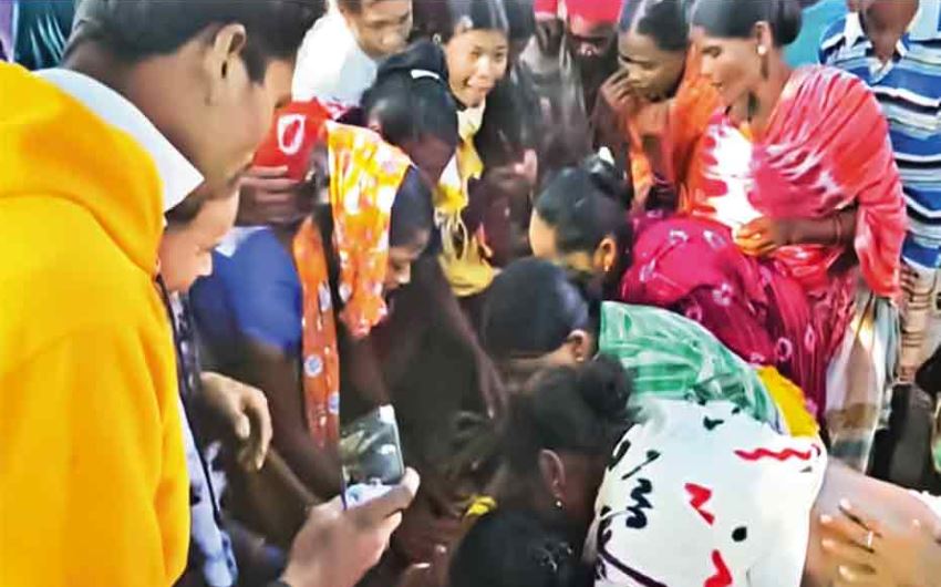 नक्सलवाद: आदिवासी गोरिल्ला