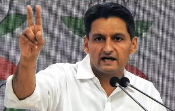 राजग सरकार में देश की अर्थव्यवस्था की स्थिति ‘अनर्थव्यवस्था’ की ओर बढ़ रही: दीपेंद्र हुड्डा