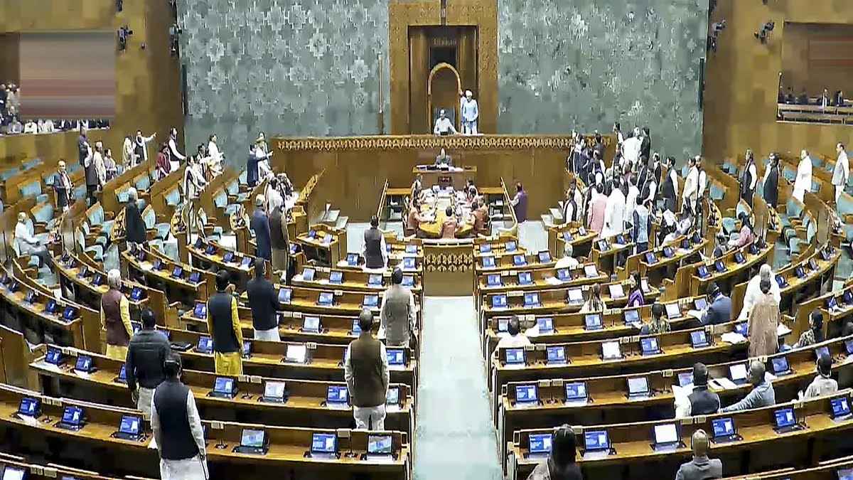 मनरेगा की जगह नया ‘वीबी-जी राम जी’ विधेयक पेश, महात्मा गांधी का नाम हटाने पर विपक्ष का विरोध