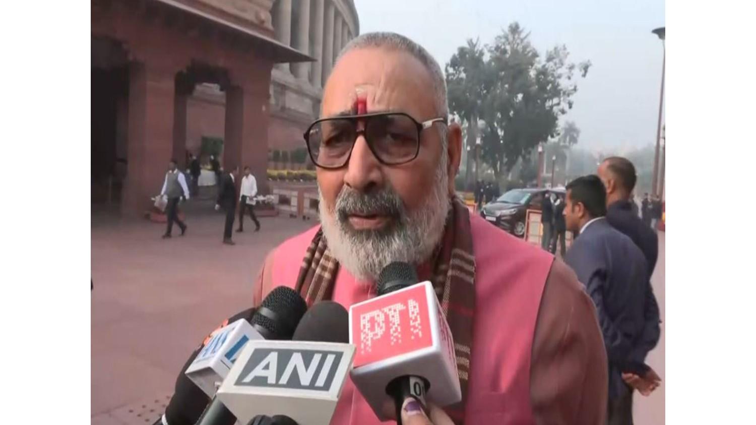 गिरिराज सिंह ने हिजाब विवाद पर बिहार के मुख्यमंत्री का किया बचाव, कहा 