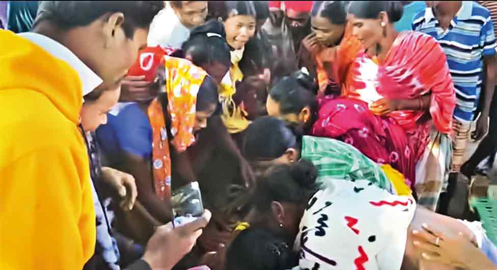 नक्सलवाद: आदिवासी गोरिल्ला