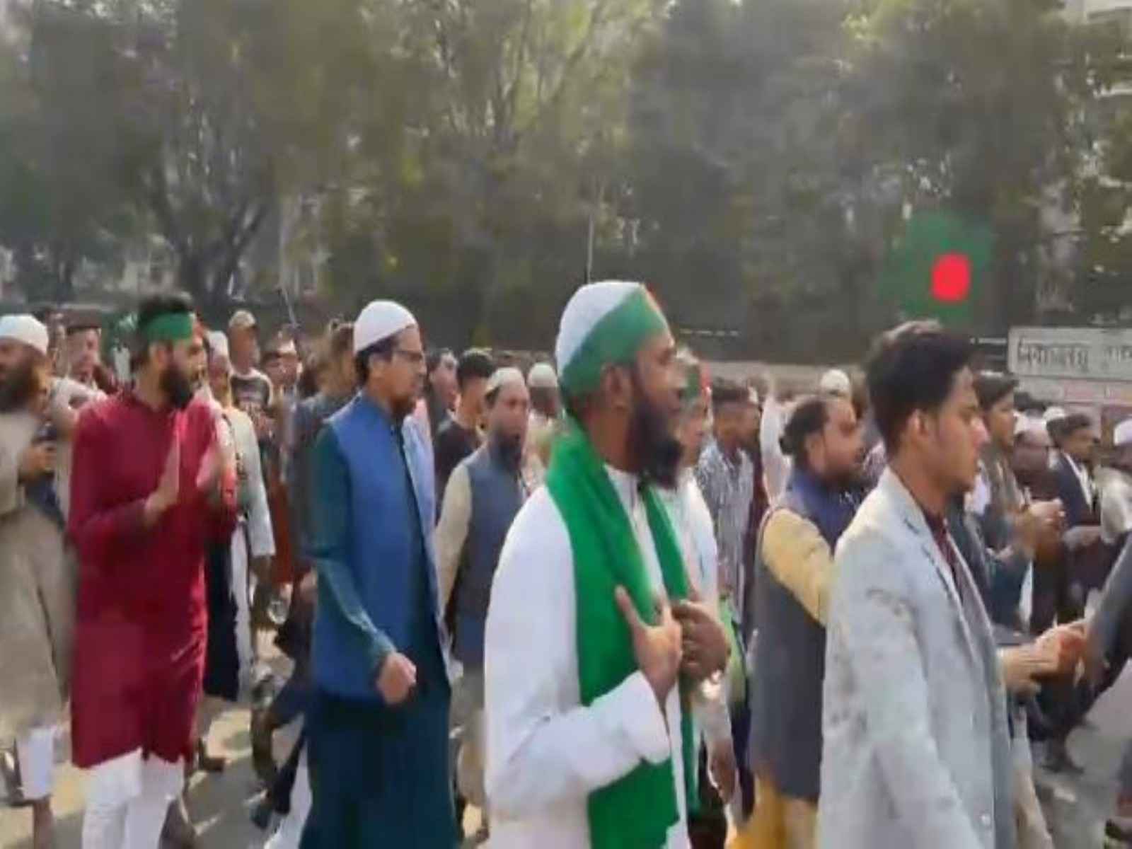 बांग्लादेश: उस्मान हादी के जनाज़े से पहले ढाका में तनाव, भारी सुरक्षा तैनात