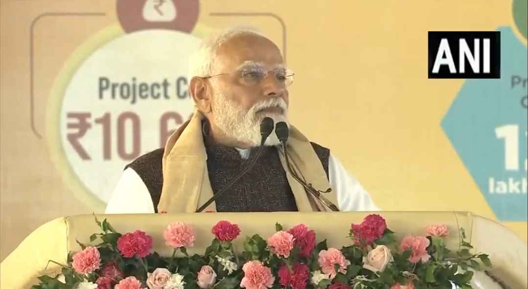 डबल इंजन सरकार कांग्रेस द्वारा पैदा की गई समस्याओं को हल कर रही है: असम में पीएम मोदी
