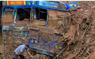 चक्रवात ‘दित्वा’ से श्रीलंका में करीब चार लाख श्रमिक प्रभावित: आईएलओ की रिपोर्ट