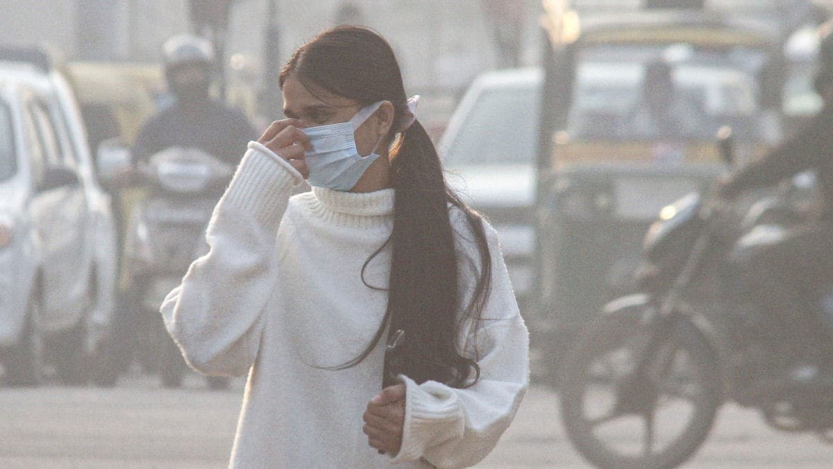 दिल्ली में 79 दिन अच्छा रहा AQI, कोहरे के बीच कई इलाकों में गंभीर हालात: 2025 रिपोर्ट