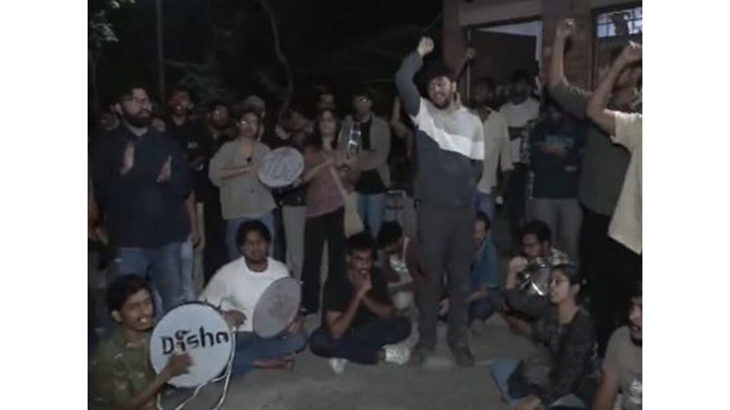 जेएनयू के नारे को लेकर भाजपा और कांग्रेस के बीच तीखी बहस: भाजपा ने कांग्रेस से संबंध होने का लगाया आरोप, कांग्रेस ने न्यायिक देरी पर सवाल उठाए