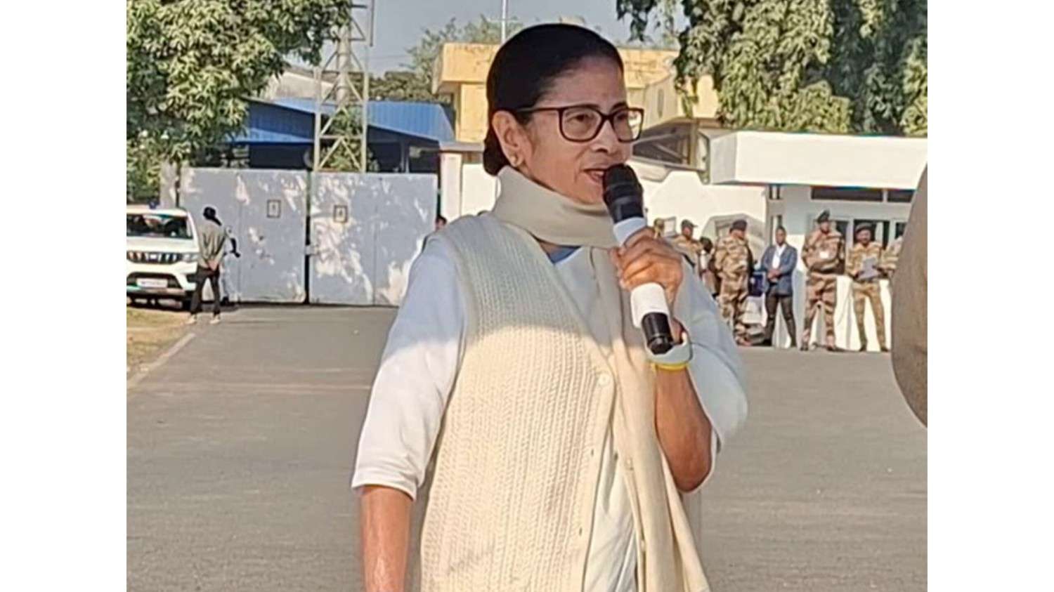 ममता बनर्जी ने प्रवासी श्रमिकों के खिलाफ हिंसा के लिए भाजपा पर लगाया आरोप, कहा 