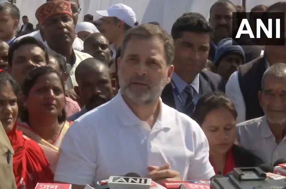 इंदौर जल त्रासदी पर राहुल गांधी का सरकार पर वार, पीड़ित परिवारों से मिले, बोले– 'लापरवाही से गई जान'