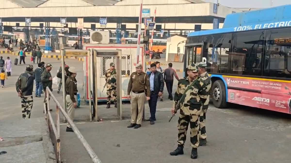 गणतंत्र दिवस पर दिल्ली में सुरक्षा के कड़े इंतज़ाम; 30 हजार से अधिक पुलिसकर्मी तैनात, AI से निगरानी