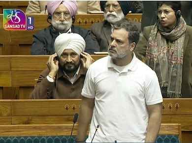 लोकसभा में बवाल, स्पीकर पर पेपर फेंकने के आरोप में 8 सांसद सस्पेंड