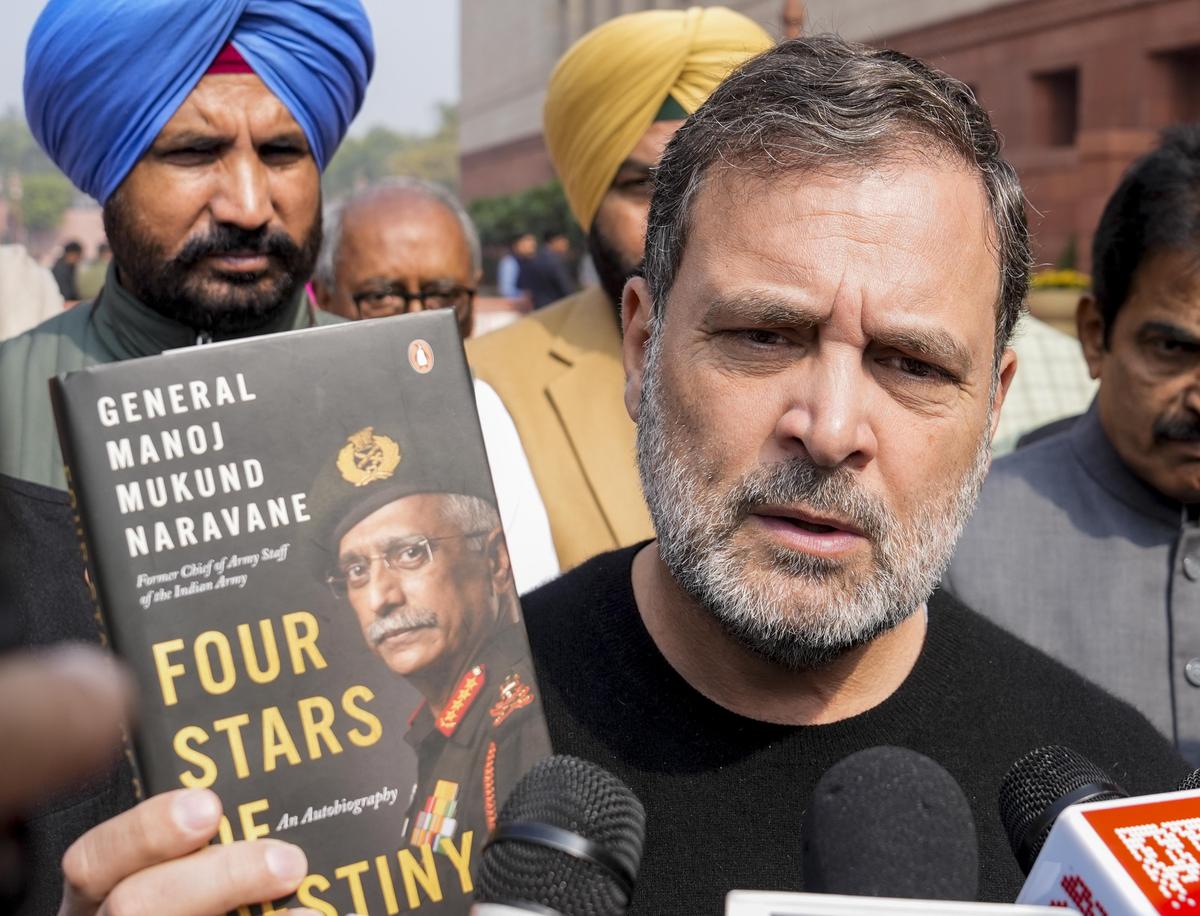 'पीएम मोदी को ये किताब भेंट करूंगा', जनरल नरवणे की बुक को लेकर सरकार पर राहुल गांधी का हमला
