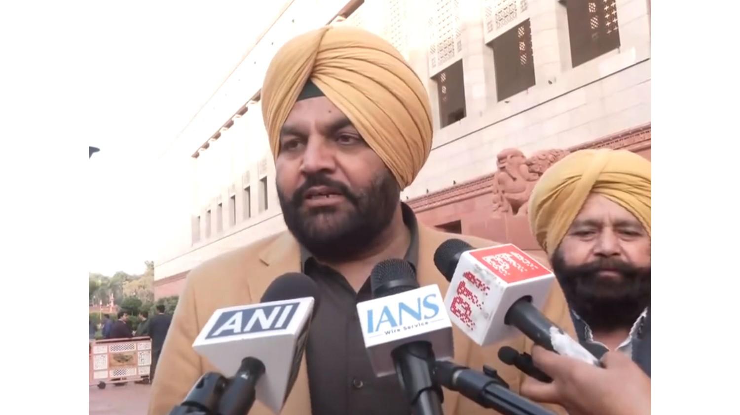 गुरजीत सिंह औजला ने रवनीत सिंह बिट्टू पर राहुल गांधी की टिप्पणी का किया बचाव, कहा “आपको पहले पंजाब के सिखों से पूछना चाहिए कि क्या वह सिख है