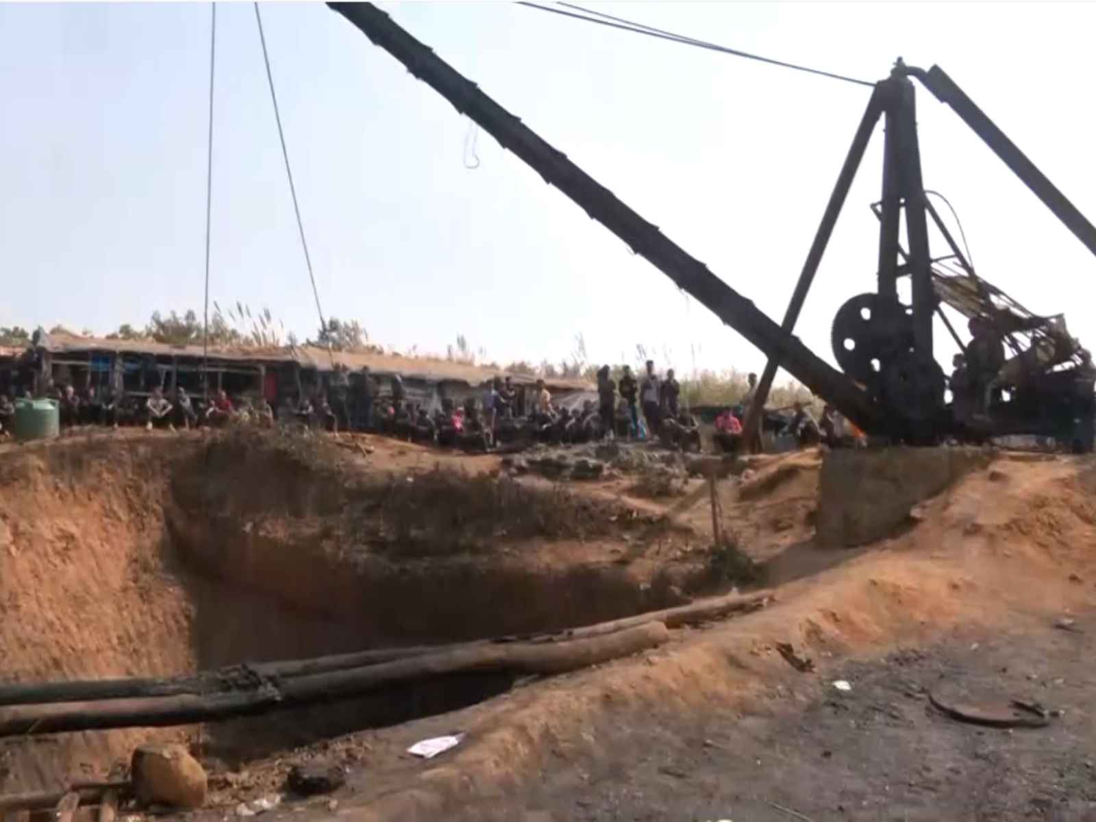 मेघालय: विस्फोट के बाद बचाव दल ने अवैध कोयला खदान से 18 शव बरामद किए