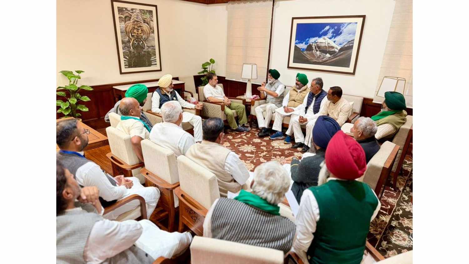 राहुल गांधी संसद भवन में 17 प्रमुख किसान संगठनों से मिले,  भारत-अमेरिका अंतरिम व्यापार समझौते पर हुई चर्चा