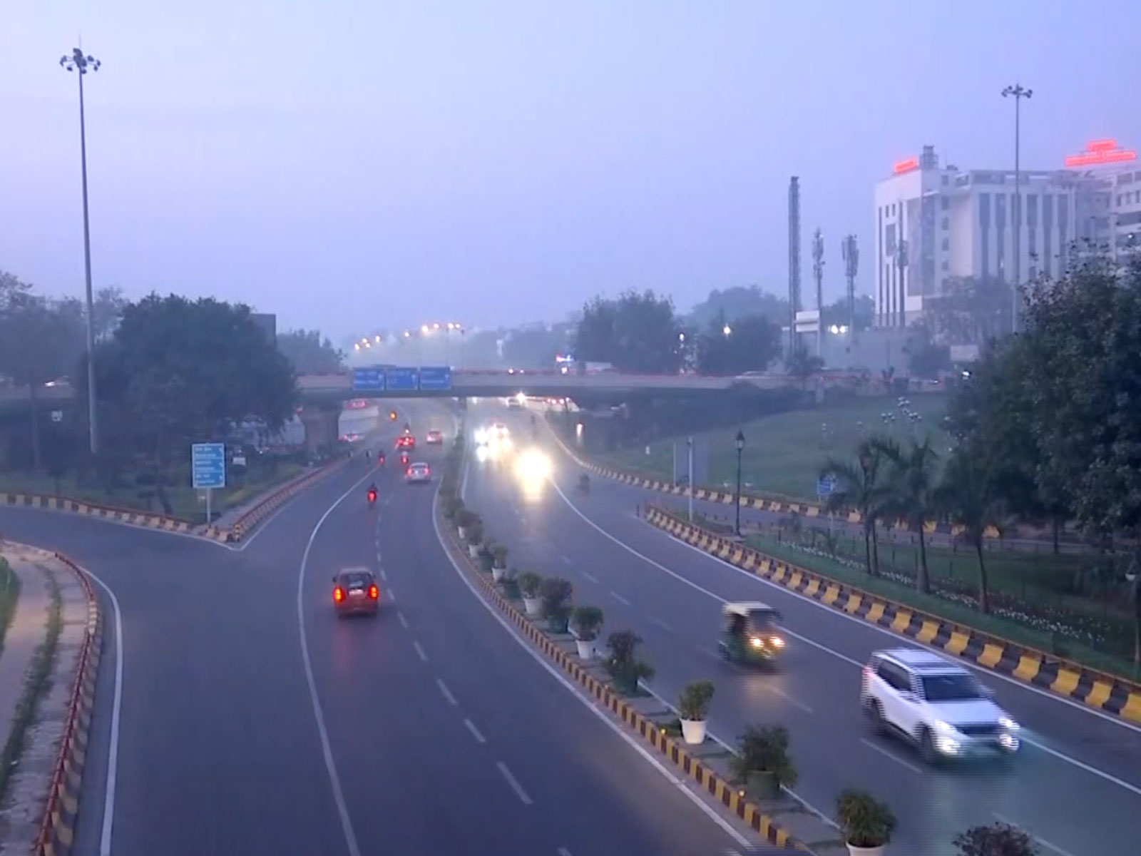 197 पर पहुंचा दिल्ली का AQI, कई इलाकों में हवा ‘खराब’ श्रेणी में