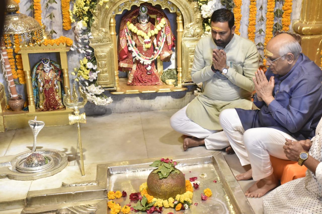 मुख्यमंत्री श्री भूपेंद्र पटेल ने महाशिवरात्रि के पावन पर्व पर स्वयंभू भवनाथ महादेव की श्रद्धाभाव से पूजा-अर्चना की