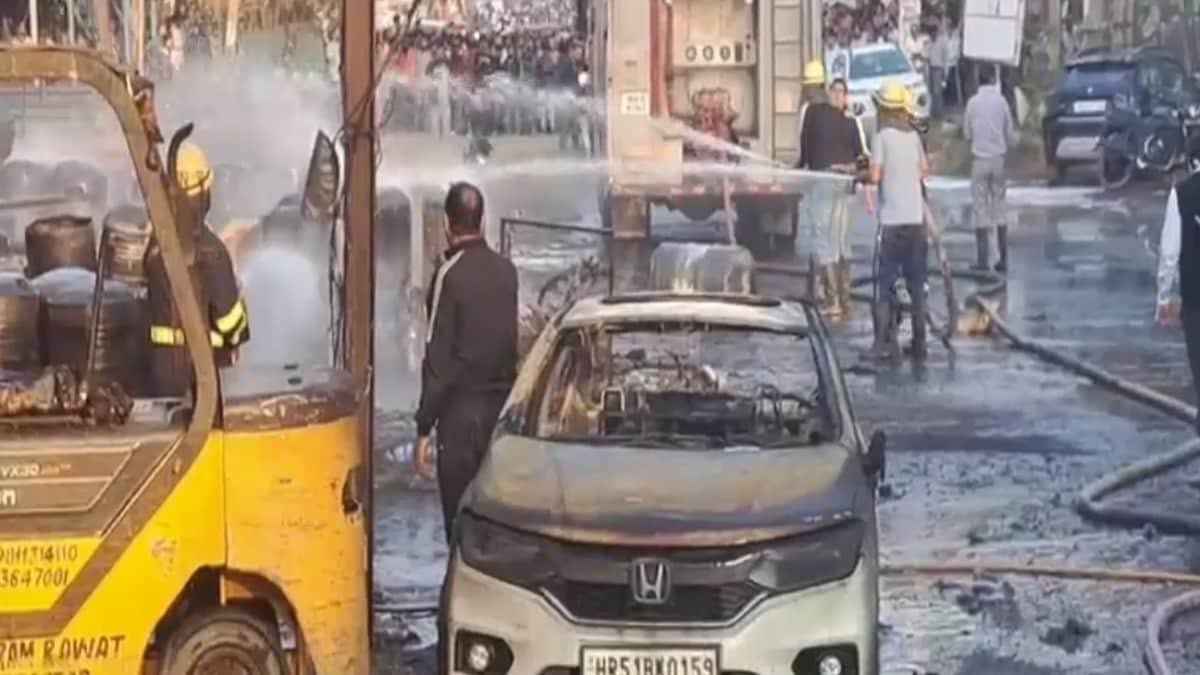 फरीदाबाद फैक्ट्री अग्निकांड में मौतों का आंकड़ा 39 पहुंचा, मालिक के बेटे सहित दो और की मौत