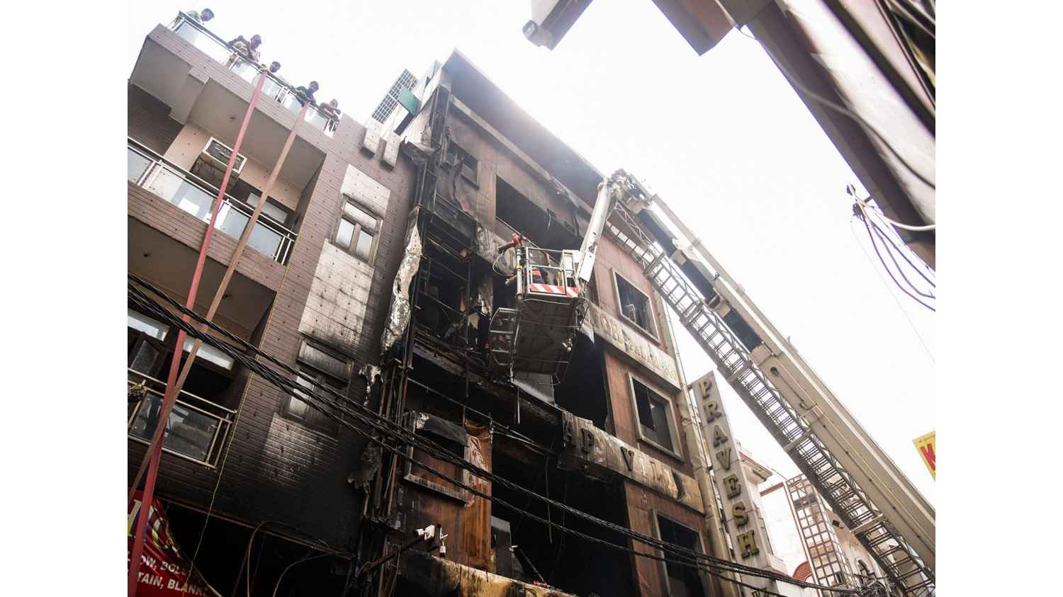 प्रधानमंत्री मोदी ने पालम अग्निकांड में मृतकों के लिए 2 लाख रुपये और घायलों के लिए 50,000 रुपये की अनुग्रह राशि की घोषणा की