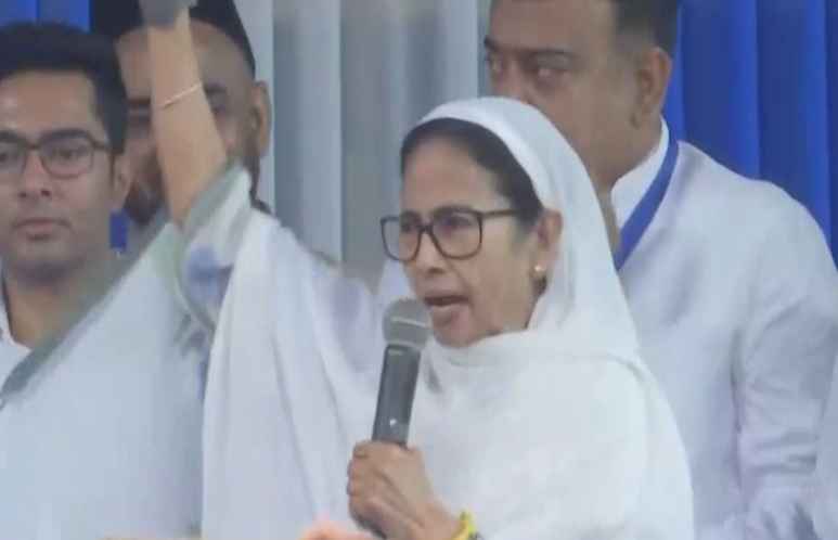 'BJP गुंडों और चोरों की पार्टी, उन्हें बंगाल से बाहर करना ही हमारा एकमात्र लक्ष्य'- ममता बनर्जी