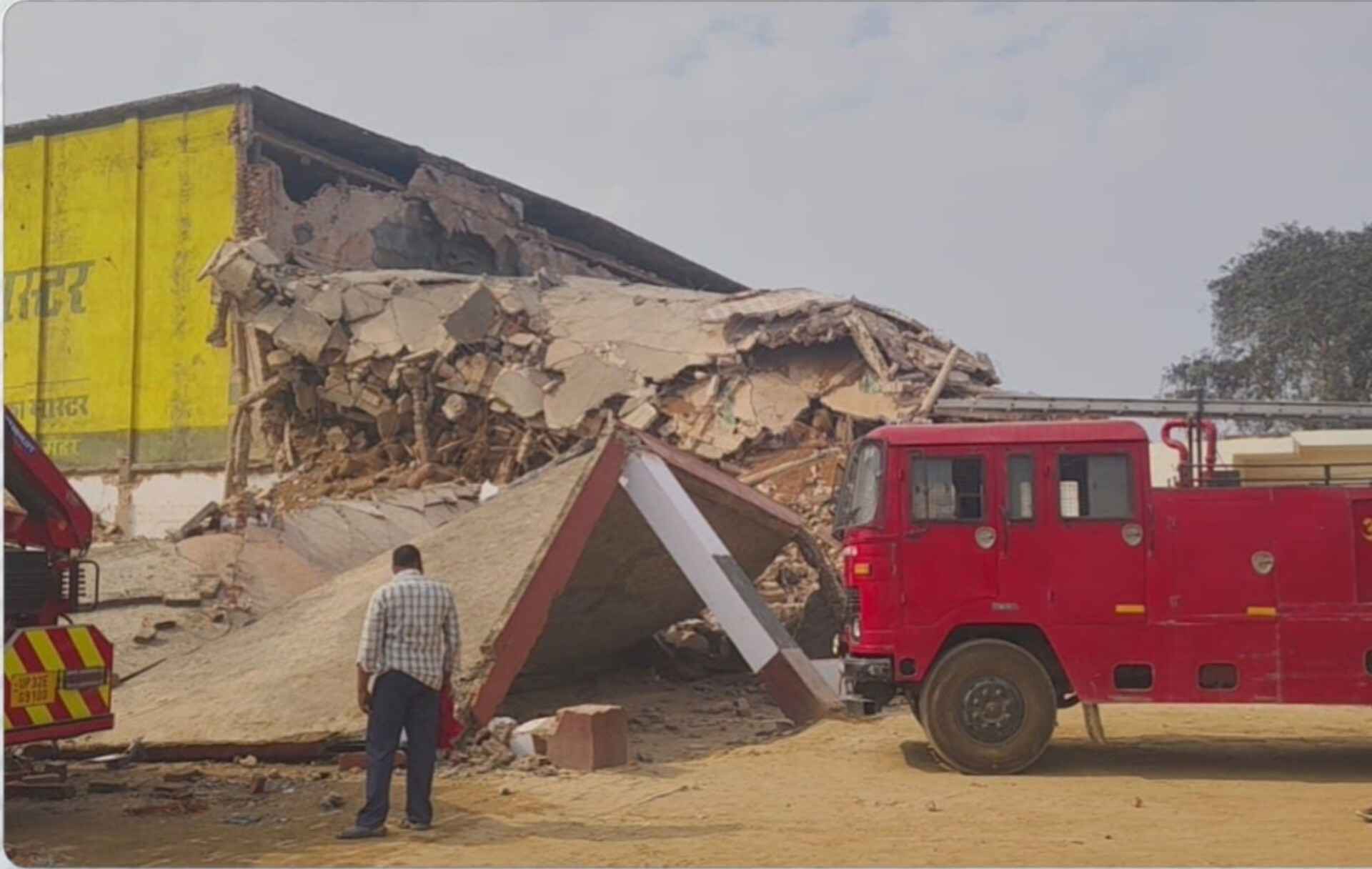 प्रयागराज में कोल्ड स्टोरेज की दीवार ढही, 5 की मौत, कई मजदूर दबे; पीएम मोदी ने किया मुआवजे का ऐलान