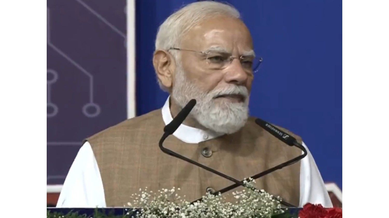 पीएम मोदी ने गुजरात के साणंद में सेमीकंडक्टर ओएसएटी सुविधा का किया उद्घाटन