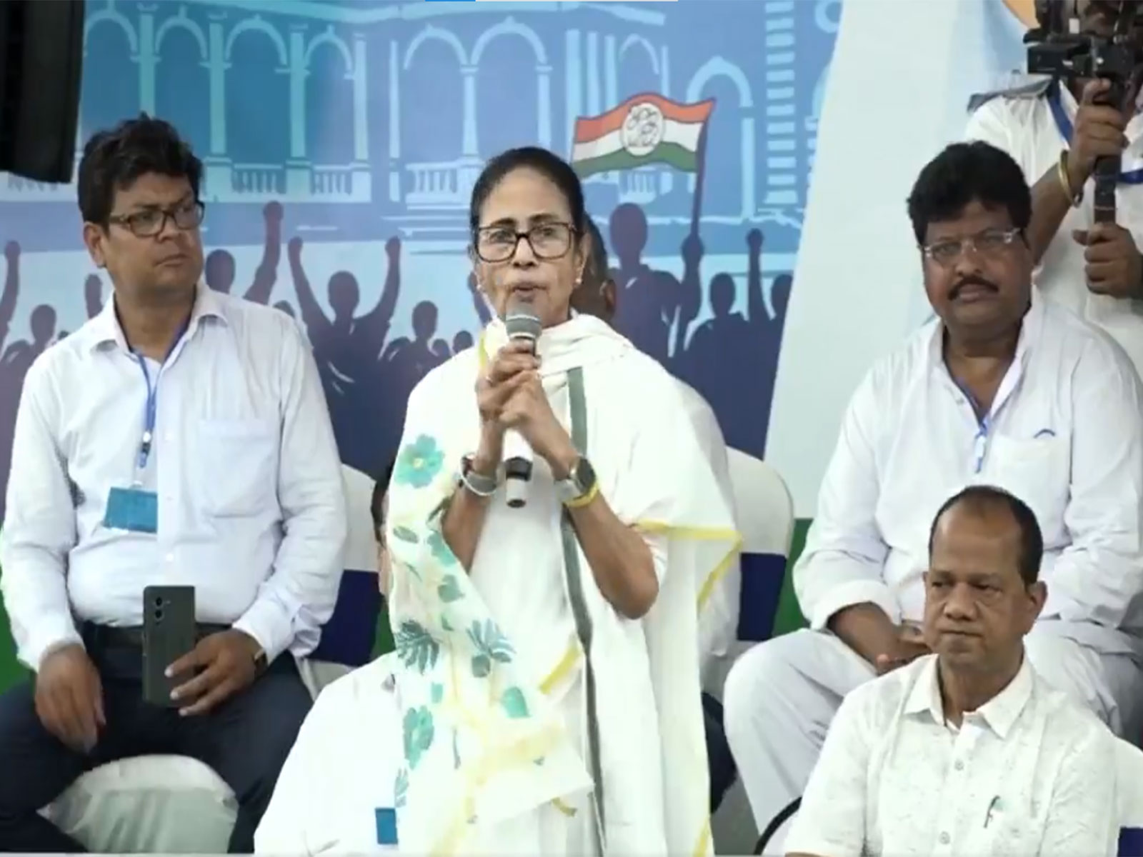 BJP बंगाल में चुनाव रद्द कर राष्ट्रपति शासन लागू करना चाहती है: ममता बनर्जी का आरोप