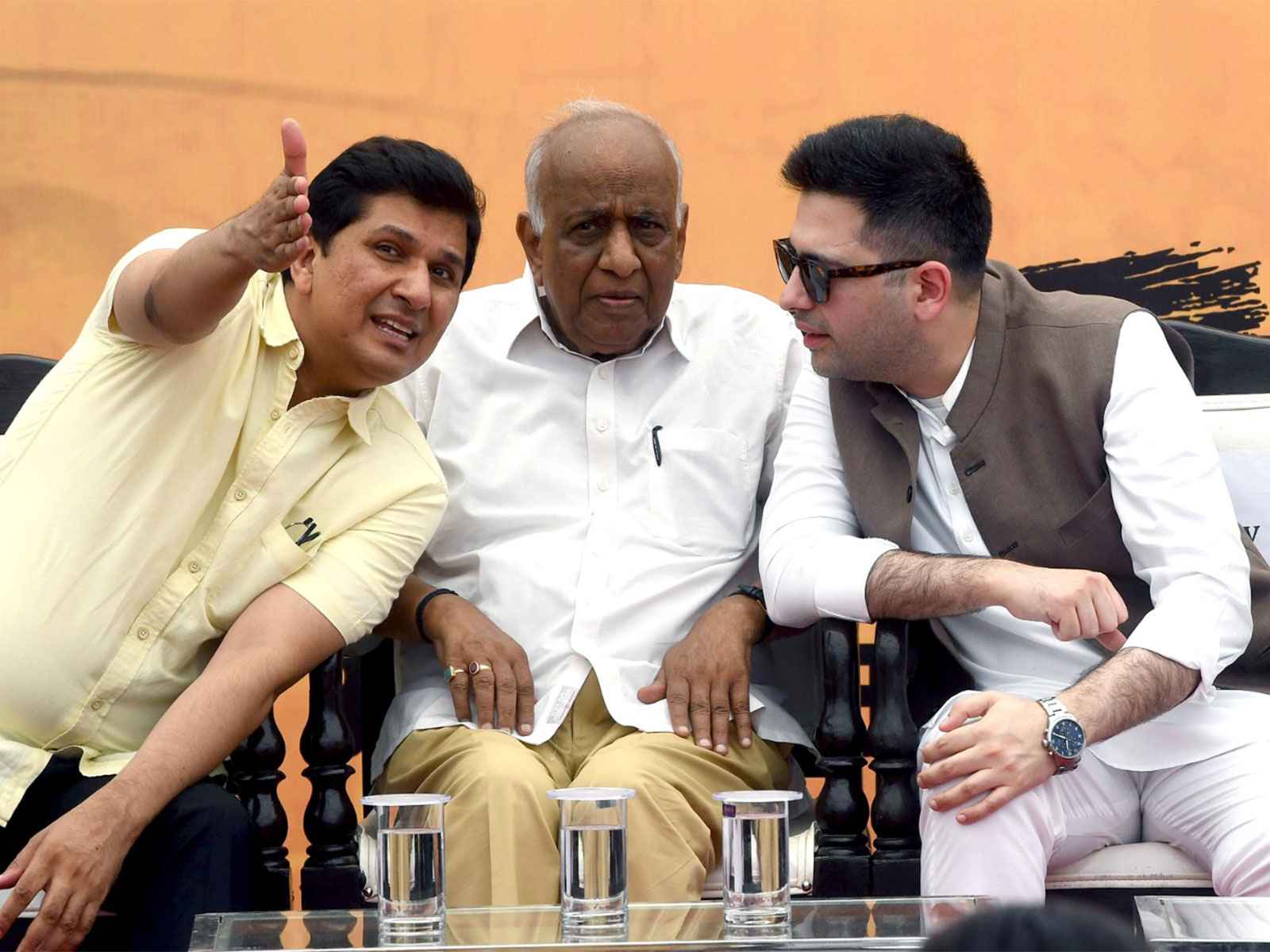 AAP में दरार: पद से हटाए जाने पर भड़के राघव चड्ढा, सौरभ भारद्वाज बोले- 'जो डर गया समझो मर गया'