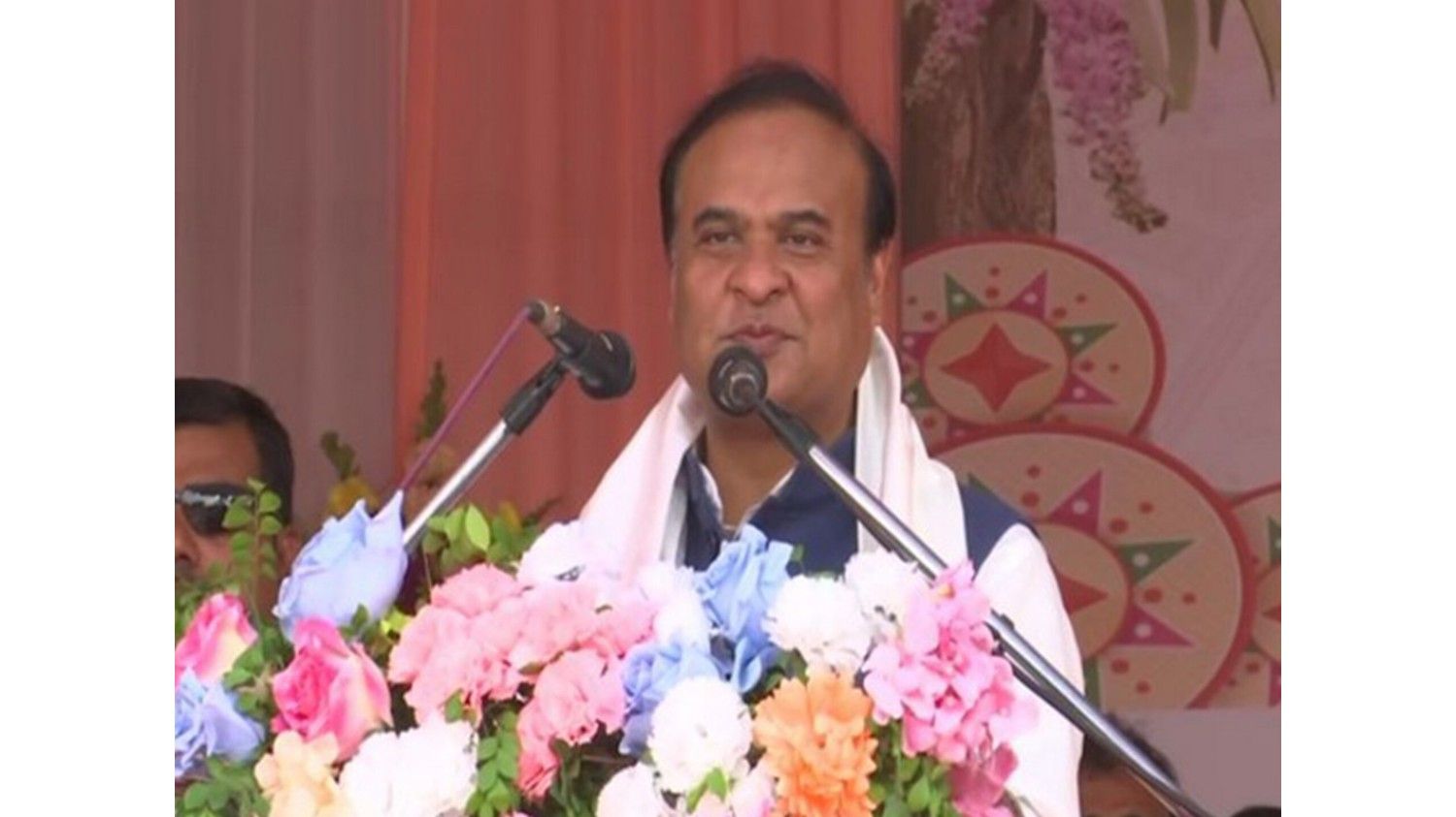 असम के मुख्यमंत्री हिमंत बिस्वा सरमा ने 'मनगढ़ंत दस्तावेजों' को लेकर कांग्रेस की आलोचना की, पवन खेड़ा पर निशाना साधा