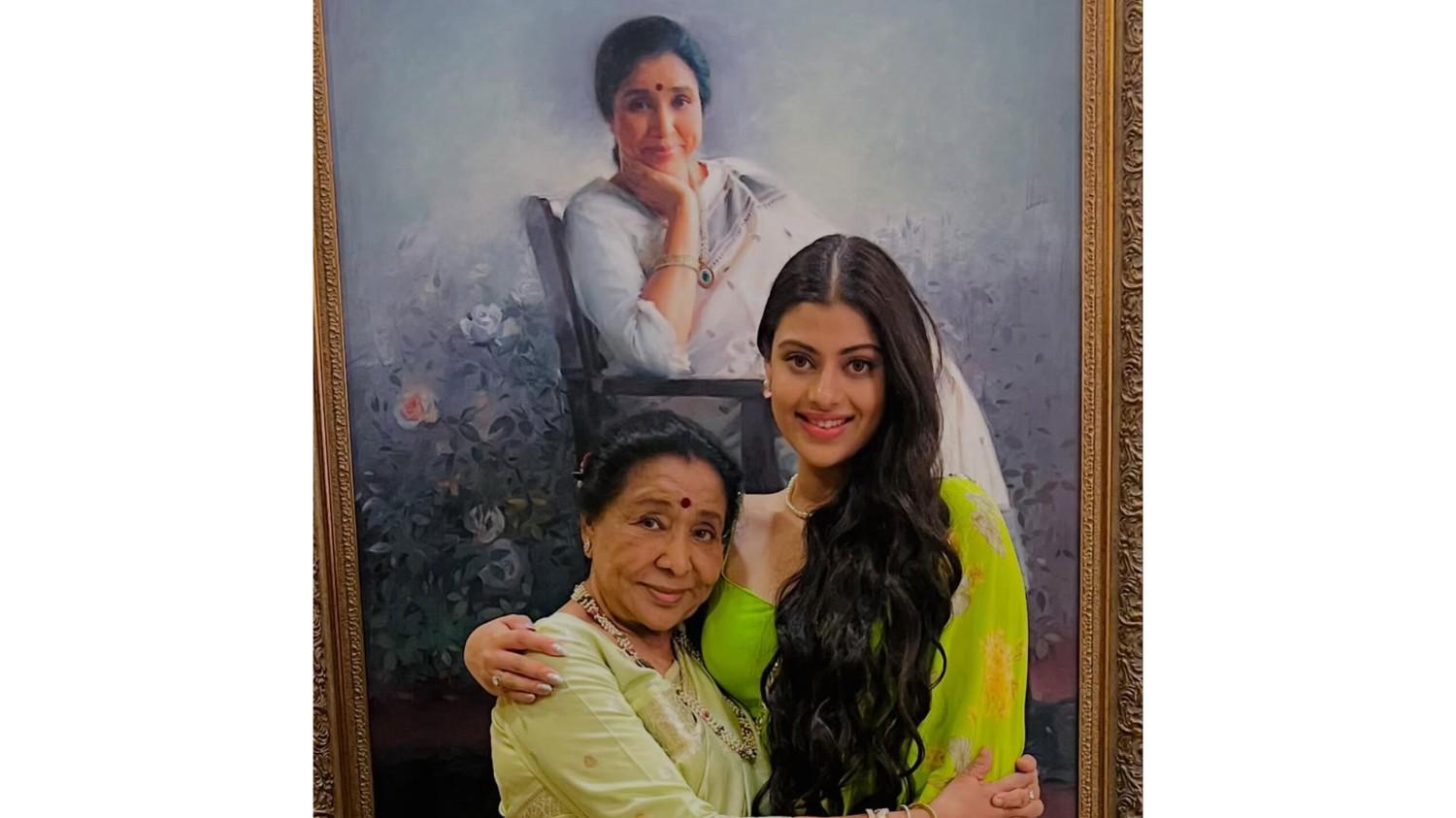 गायिका आशा भोसले को  सीने में संक्रमण के बाद मुंबई के ब्रीच कैंडी अस्पताल में भर्ती कराया गया