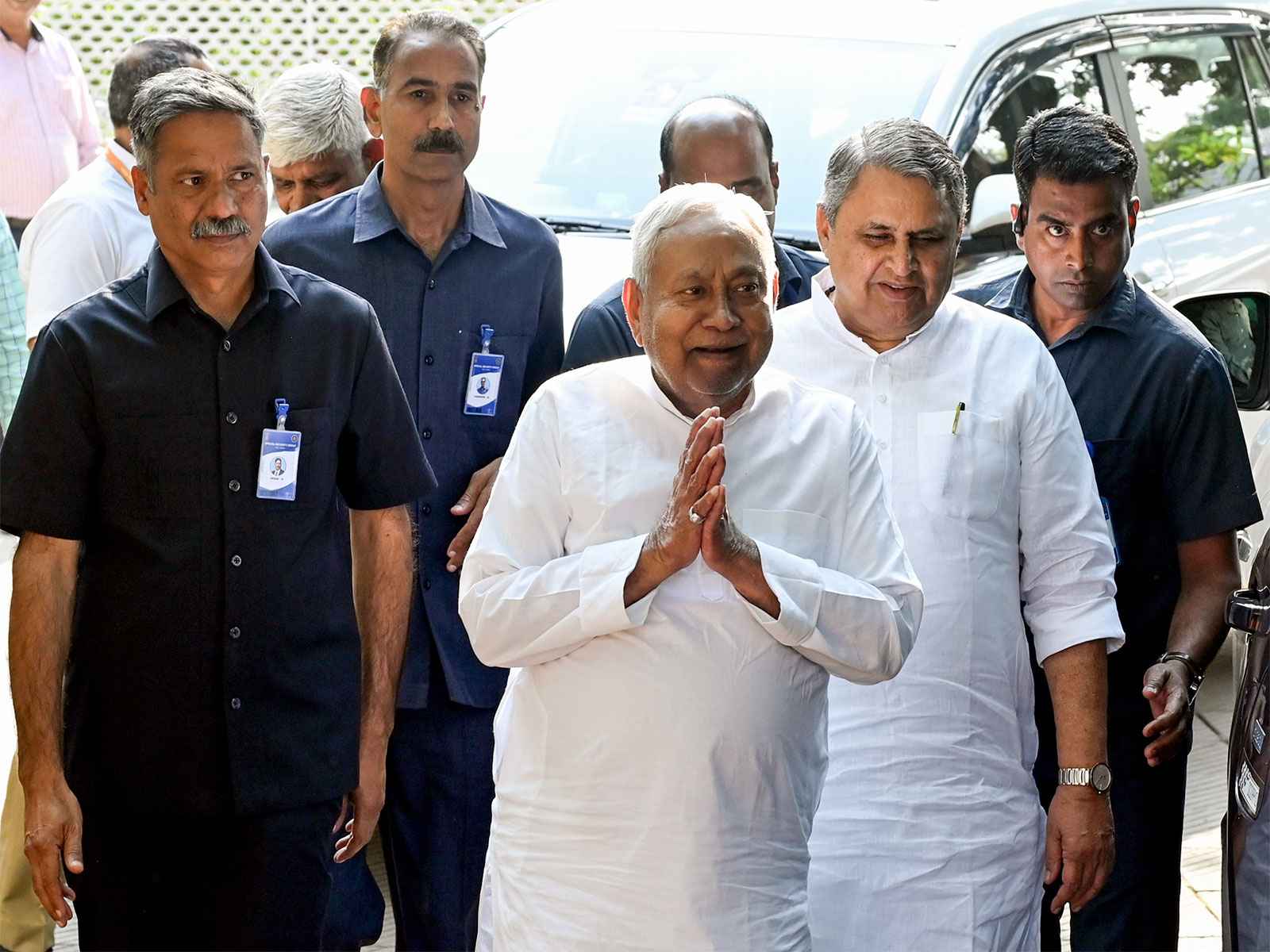 बिहार: नीतीश कुमार ने सीएम पद से दिया इस्तीफा, नई सरकार के गठन की तैयारी शुरू