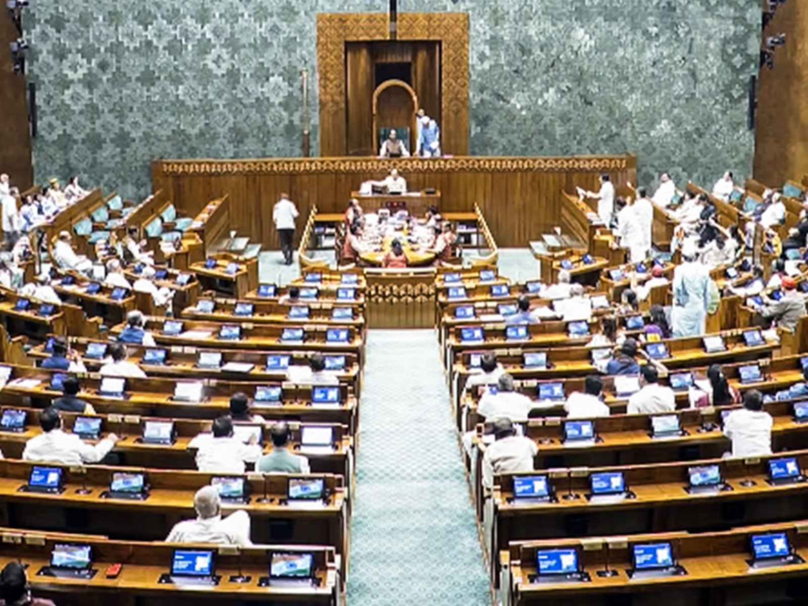 महिला आरक्षण विधेयक लोकसभा में गिरा, दो तिहाई बहुमत नहीं जुटा सकी सरकार