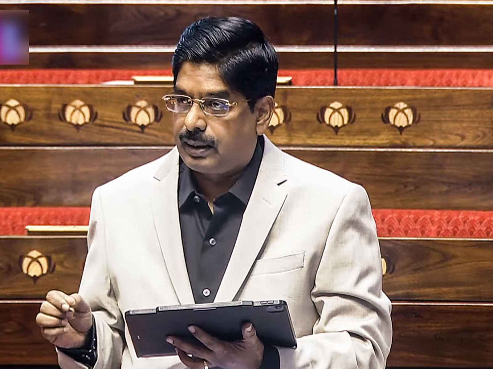 महिला आरक्षण पर DMK का दांव: बिना परिसीमन तत्काल लागू करने का निजी विधेयक पेश