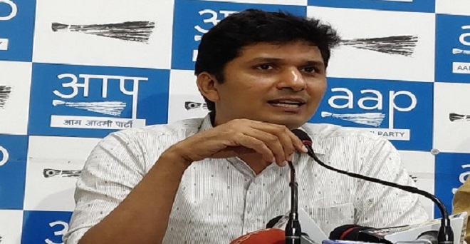 मोदीजी राहुल गांधी से नहीं, केजरीवाल से डरते हैं: आप