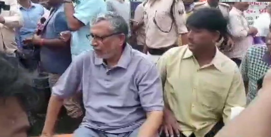 बिहार में तेज बारिश और बाढ़ के बीच NDRF की टीम ने उपमुख्यमंत्री सुशील कुमार मोदी का किया रेस्क्यू