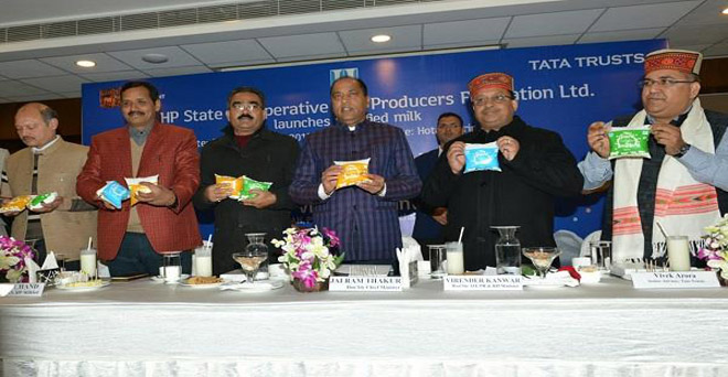 हिमाचल के मुख्यमंत्री ने गाय के दूध के ब्रांड हिम गौरी को लॉन्च किया