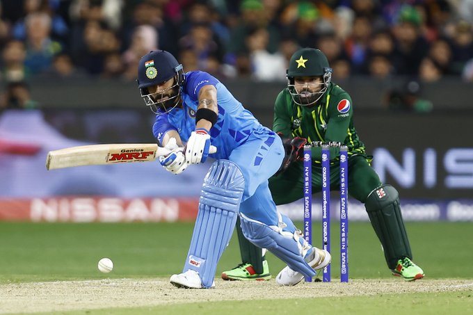 टीम इंडिया ने मेलबर्न में दिया दिवाली का तोहफा, पाक को चटाई धूल; कोहली ने आखिरी ओवर में भारत को जिताया