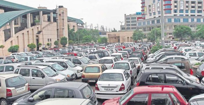 दिल्ली मेट्रो परिसरों में महंगी हुई पार्किंग, डीएमंआरसी ने बढ़ाया चार्ज