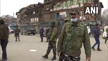 जम्मू-कश्मीर: श्रीनगर ने अमीरा कदल बाजार में आतंकवादियों का सुरक्षा बलों पर ग्रेनेड हमला; 1 की मौत, 24 घायल